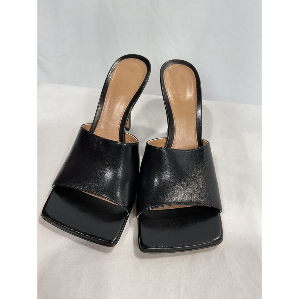 Bottega Veneta Black Leather Square-Toe Mule Heels - Picture 2 of 5